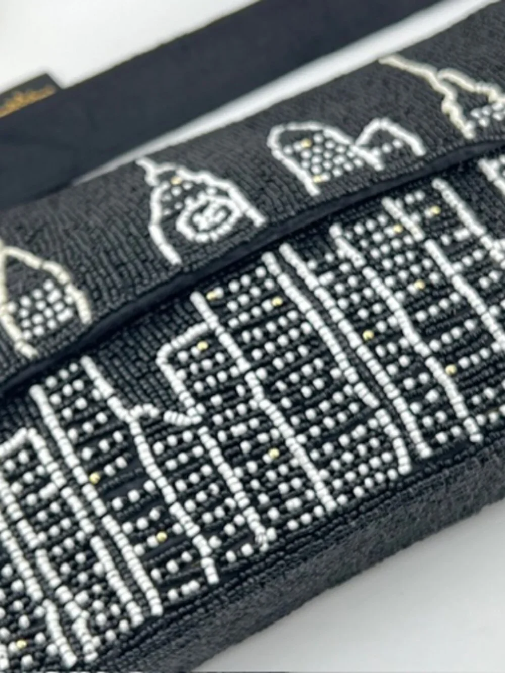 TikTok Sensation! Hand-beaded Shoulder Bag, New York Skyline Design w/Bag Charms - Picture 6 of 8